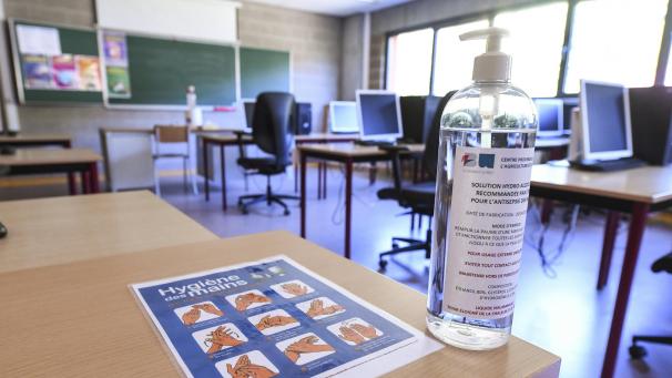 <p>Wenn sich die epidemiologische Situation verschlechtern sollte, wird der Präsenzunterricht vor oder nach den Karnevalsferien in den Grund- und Sekundarschulen eine Woche ausgesetzt und stattdessen Fernunterricht erteilt. Illustration: Photo News</p>