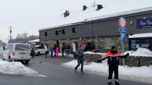 <p>Überall war die Polizei vor Ort. Trotz eines großen Ansturms, verlief am Samstag offenbar alles geordnet.</p>