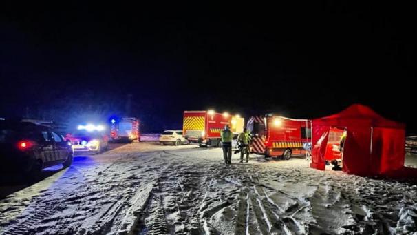 <p>In Windeseile errichteten die Rettungskräfte eine mobile Einsatzzentrale.</p>