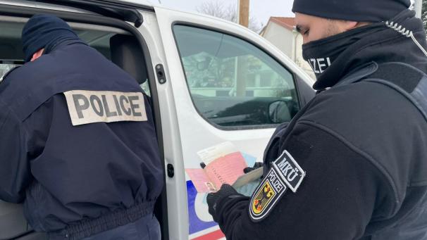 <p>Auch an der Grenze zu Luxemburg wurden großflächige Kontrollen, zusammen mit der luxemburger Polizei, durchgeführt.</p>