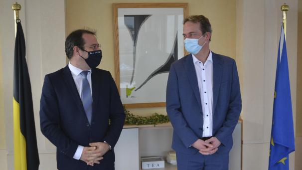 <p>Föderalminister David Clarinval (links) und Ministerpräsident Oliver Paasch</p>