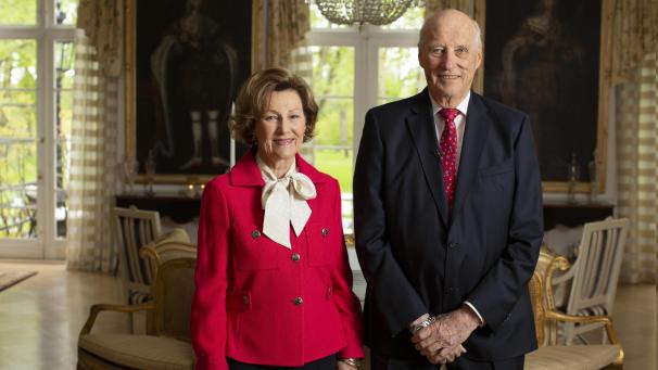 <p>König Harald V. hatte den Thron nach dem Tod seines Vaters Olav V. am 17. Januar 1991 bestiegen.</p>