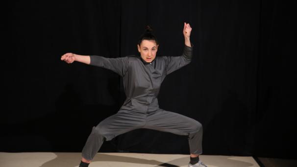 <p>Ninon Perez führt viele Rollen aus, von Telemach selbst, über Odysseus, eine Garnele, den Hund Argos, Skylla und Charybdis, die Zauberin Kirke, die Nymphe Kalypso und den Zyklopen Polyphem.</p>