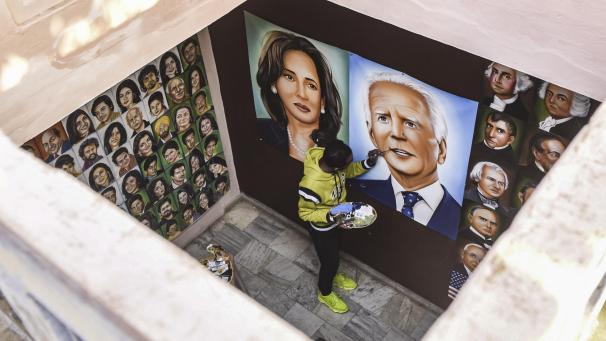 <p>Joe Biden - hier zu sehen im Porträt neben seiner Vizekanzlerin Kamala Harris - löst Donald Trump als Präsidenten der USA ab.</p>