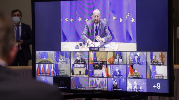 <p>Bei einem Video-Gipfel am Donnerstagabend suchten die 27 EU-Staaten eine gemeinsame Strategie im weiteren Kampf gegen die Corona-Pandemie .</p>