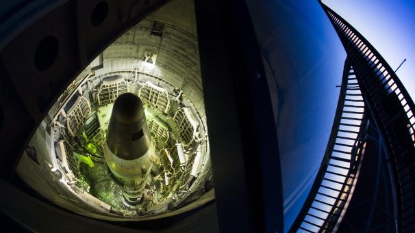 <p>Eine unschädlich gemachte Titan-II-Rakete steht in einem Raketensilo in einem Museum. Titan II gehörten von 1963 bis 1987 zum Arsenal der landgestützten strategischen Interkontinentalraketen der USA.</p>
