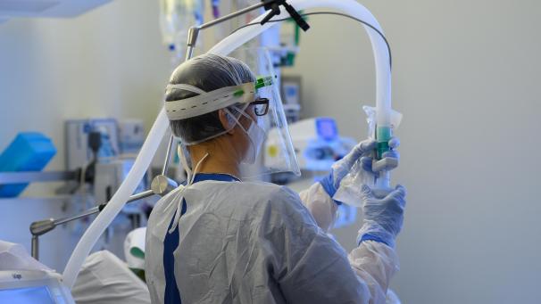 <p>In den USA sind 3.758 Todesfälle binnen eines Tages im Zusammenhang mit dem Corona-Virus registriert worden.</p>