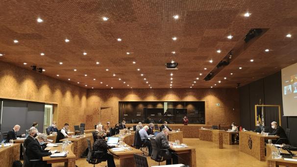 <p>Bis gegen 23 Uhr debattierte das PDG am Montag u.a. Geschäftsführungsverträge mit DG-Einrichtungen.</p>