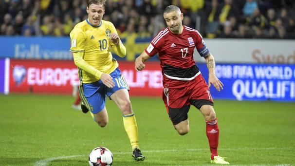 <p>Mario Mutsch (rechts) im Trikot des luxemburgischen Nationalmannschaft.</p>
