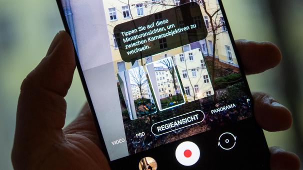 <p>Welche Kamera soll es sein? Das Galaxy S21 bietet mit dem Director's View den Sprung zwischen den verschiedenen Objektiven.</p>