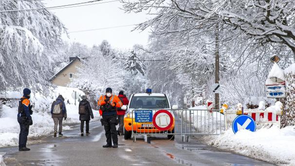 <p>Wie effektiv war die Sperrung der Zufahrtsstraßen zum Hohen Venn? Mit diesen und anderen Themen befasst sich eine neue Arbeitsgruppe mit politischen Vertretern.</p>