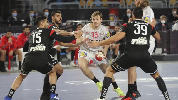 <p>Die Dänen schlüpften durchs Nadelöhr.</p>