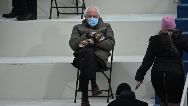 <p>Bernie Sanders fiel bei Amtseinführung von Joe Biden mit seinem Look auf.</p>