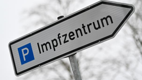 <p>Solche Schilder wird es bald auch in Ostbelgien, präziser in St.Vith und Eupen geben. Bislang wird in den Krankenhäusern geimpft.</p>