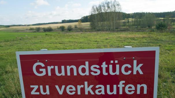 <p>Die zwölf Grundstücke, die nun zum Verkauf angeboten werden, liegen quer durch die Gemeinde verteilt, vor allem aber im Süden.</p>