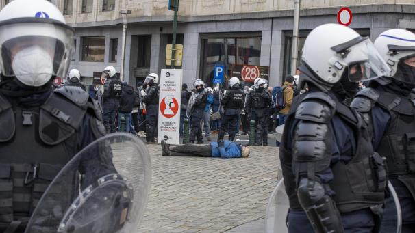 <p>Die Polizei ist massiv vertreten.</p>