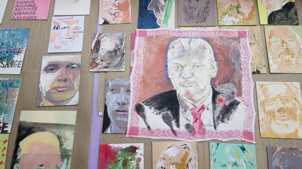 <p>miltos-manetas-assangepower-portraits-verschiedene-masse-2021-miltos-manetas-cou</p>