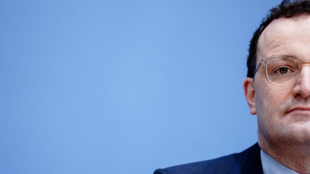 <p>Bereit zu teilen, wenn der eigene Bedarv gedeckt ist: Jens Spahn.</p>