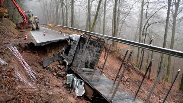 <p>Die Straße zwischen Kordel und dem Ortsteil Hochmark ist bis auf weiteres gesperrt.</p>