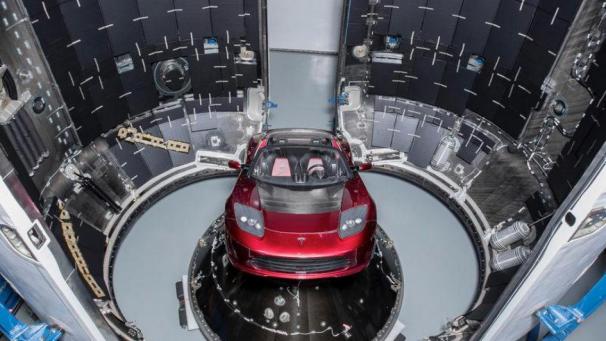 <p>Im Februar 2018 schickte Elon Musks Raumfahrtfirma SpaceX die derzeit stärkste Rakete der Welt ins All. Die Fracht waren nicht langweilige Satelliten, sondern ein knallroter Tesla.</p>