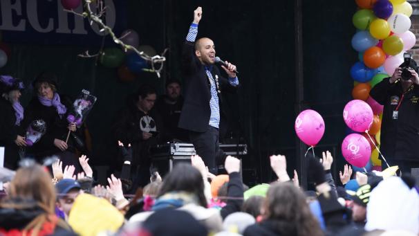 <p>Statt auf einer Bühne werden die Größen des ostbelgischen Karnevals, hier Sven ohne Girls, am Altweiberdonnerstag und Karnevalssamstag im Studio von Radio Contact Ostbelgien Now auftreten.</p>