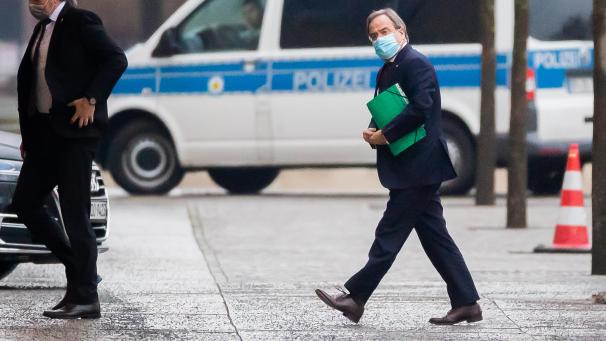 <p>Armin Laschet (r.), CDU-Bundesvorsitzender, trifft zum Koalitionsausschuss am Bundeskanzleramt ein.</p>