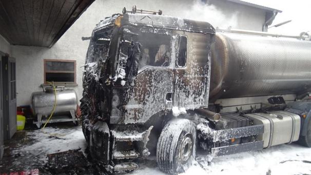 <p>Der Tankwagen wurde durch den Brand stark beschädigt.</p>