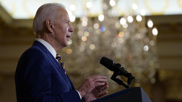<p>Joe Biden, Präsident der USA, spricht im Außenministerium über Außenpolitik. Biden will in der Außenpolitik wieder verstärkt auf Diplomatie setzen.</p>