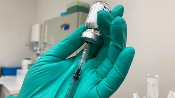 <p>In Moskau feierten Medien zuletzt Sputnik V schon als den größten Exportschlager Russlands seit Jahren, der höhere Milliardenbeträge einbringen könne als der russische Waffenhandel.</p>