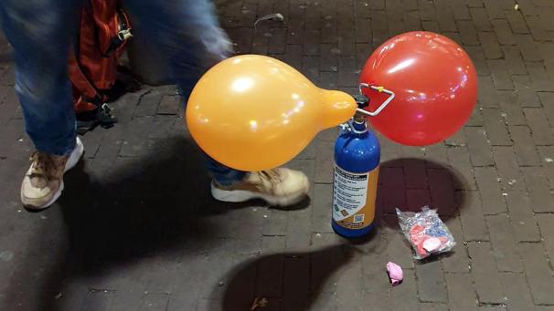 <p>Das aus Kartuschen oder Luftballons inhalierte Lachgas führt zu einem kurzen Rausch</p>