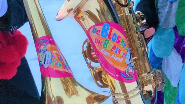 <p>„De Blos m'r jet un' Bums Kapell Oepe 1963“ hat ein Video gedreht.</p>