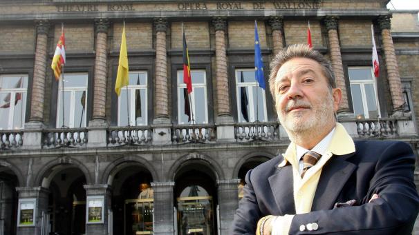 <p>Stefano Mazzonis im Jahr 2007 vor der Lütticher Oper.</p>