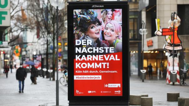 <p>Eine Plakatkampagne der Stadt soll die Kölner auf den nächsten Karneval vertrösten.</p>