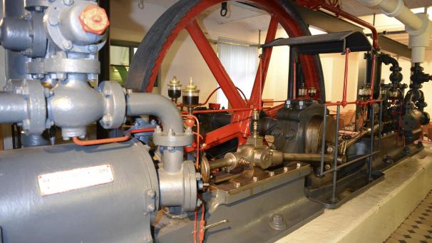 <p>Eine alte Eismaschine von Carl Linde in der Paulaner Brauerei</p>