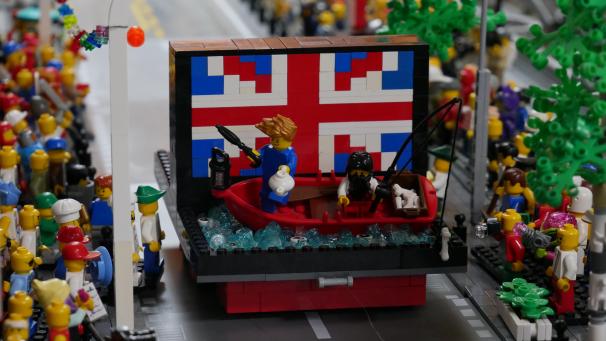 <p>Der Brexit und die Fischer in Not bilden einen Mottowagen.</p>