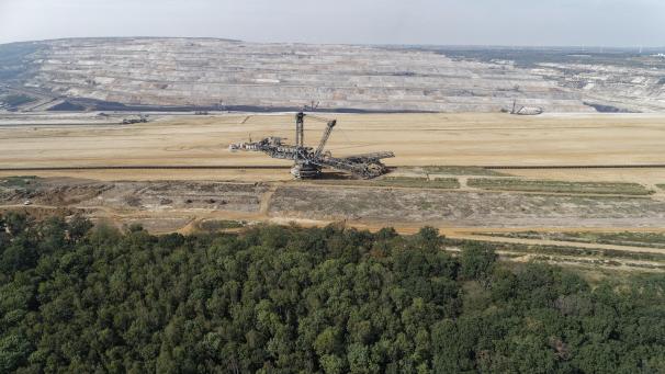 <p>Ein Braunkohlebagger im Tagebau Hambach</p>