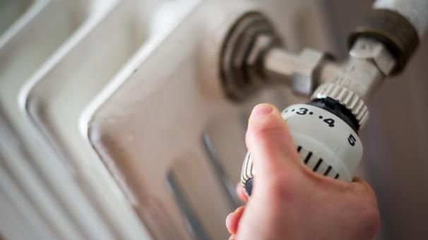 <p>Wer in seiner Immobilie in Sachen Energieeffizienz nachbessern möchte, hat dazu in der Regel verschiedene Stellschrauben zur Auswahl. Eine ist das Heizungssystem.</p>