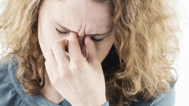 <p>Kopfschmerzen zählen zu den bekannten Spätfolgen von Covid-19-Erkrankungen.</p>