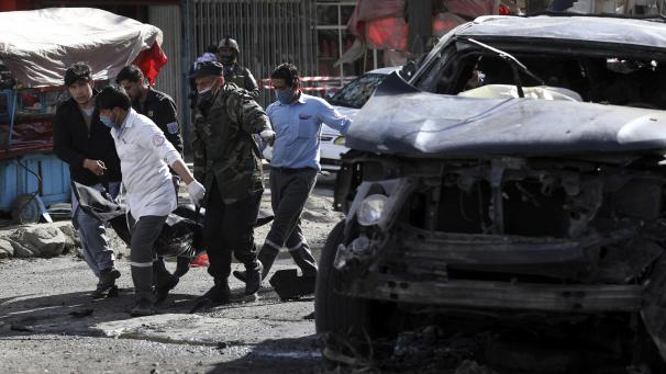 <p>Während die abgeschobenen Männer registriert wurden, explodierten am Mittwoch drei Bomben in Kabul.</p>