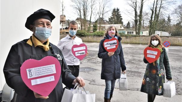 <p>Das Projektteam: (v.l.) Christian Stevens, Sebastien Petrovicic, Christiane Villers (Vinzenz-Verein) und Bianca Croé (Viertelhaus Cardijn).</p>