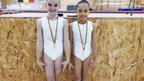 <p>Lena Theis (links) und Zofia-Kalina Kopczynski behaupten sich in Mons.</p>