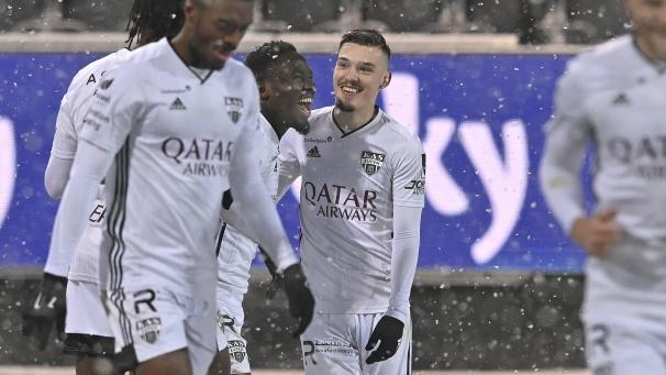 <p>Gary Magnée (Mitte) zeigte am Mittwoch eine gute Leistung.</p>