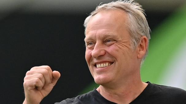<p>Streich hat seinen Vertrag beim SC Freiburg erneut verlängert. Der aktuell dienstälteste Coach der Fußball-Bundesliga wird damit ab dem Sommer in seine elfte Saison als Coach der Breisgauer gehen.</p>