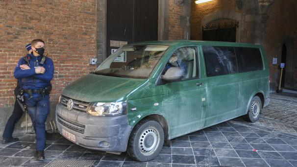<p>Illustration picture shows a prisoner's transport outside the court house after a session of the Liege indictment chamber on the arrest of Stephane Moreau in the Nethys case, Thursday 11 February 2021 in Liege. Moreau, former administrator of Liege public company Nethys, was placed under arrest warrant and sent to prison. He is accused of embezzlement by a person exercising a public function, forgery and fraud. BELGA PHOTO BERNARD GILLET</p>