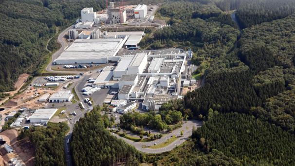 <p>Im Arla-Werk in Pronsfeld (diese Luftaufnahme entstand im September 2020), soll der Trockenturm für die Milchpulverproduktion in diesem Jahr fertiggestellt werden.</p>