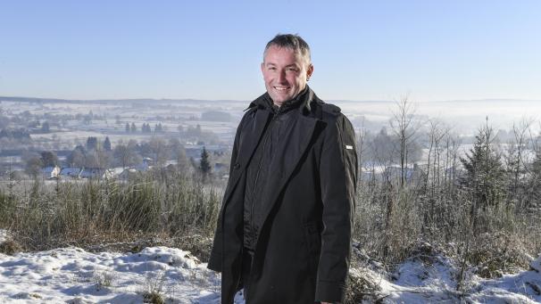 <p>„Die immer zahlreicher werdenden Touristen erinnern uns daran, wie schön wir es eigentlich hier haben“, sagt Erik Wiesemes. Der Bürgermeister der Gemeinde Amel glaubt, dass die langfristigen finanziellen Auswirkungen der Coronakrise auf die Gemeinden noch nicht absehbar sind.</p>