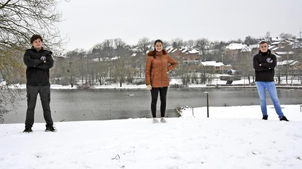 <p>„Das Beste draus machen“: Michel Mertens, Eva Stoffels und Eumavia-Präsident Maxim Luxen (von links) beim Ortstermin am See in Neu-Löwen.</p>