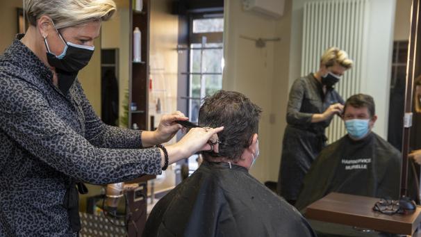 <p>Die ersten Kunden sind am Samstagmorgen bereits frisiert worden.</p>