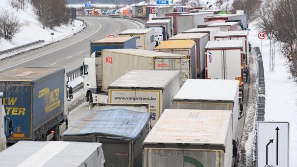 <p>Freie Fahrt für freie Bürger: Das verstehen viele Europäer unter der EU. Wer dieses Grundprinzip aus Angst in Frage stellt, wie hier Deutschland an der Grenze zu Tschechien, gefährdet den Zusammenhalt in der EU.</p>