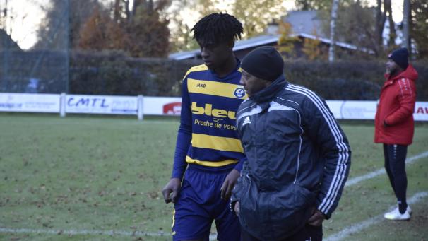 <p>Abdoul Diané (links) hier im Dress der RA Hautes Fagnes neben Trainer Tommy Chiragarhula.</p>